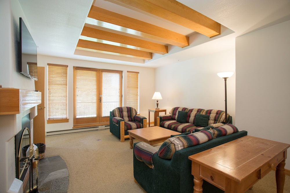 Condo, 2 Bedrooms photo 2