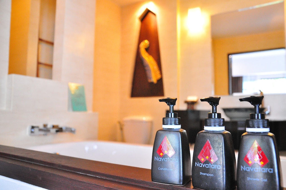 Deluxe Double or Twin Room, Pool Access photo 3