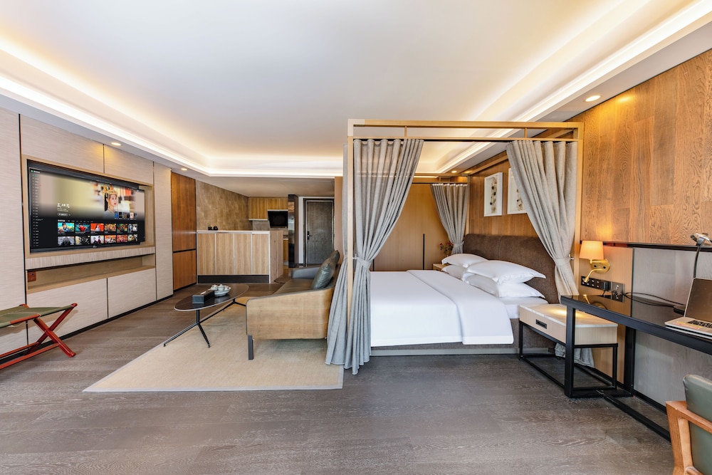 180° City Panoramic Administrative Suite Room (Smart Guest Control+Refrigerator+Washing Machine)