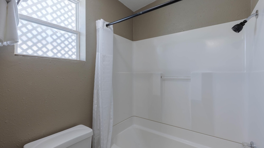 Deluxe Suite, 2 Queen Beds, Non Smoking, Refrigerator & Microwave - Photo 15