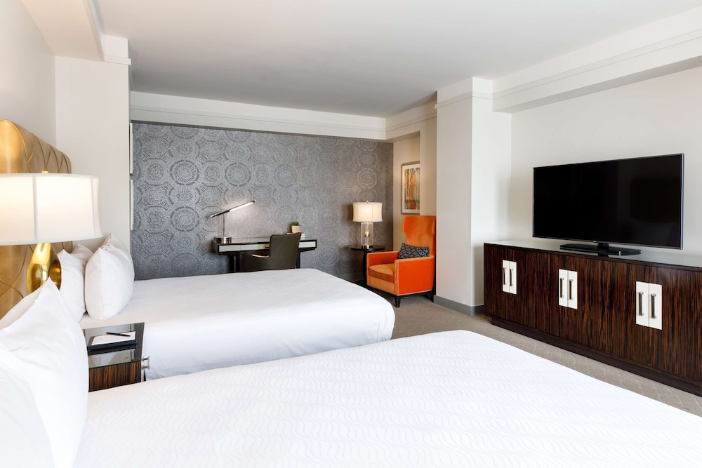 Deluxe Room, 2 Queen Beds photo 2