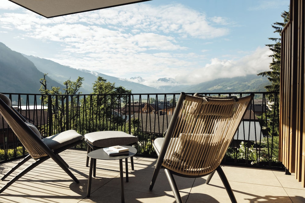 Deluxe Apartment, 2 Bedrooms, Balcony, Mountain View