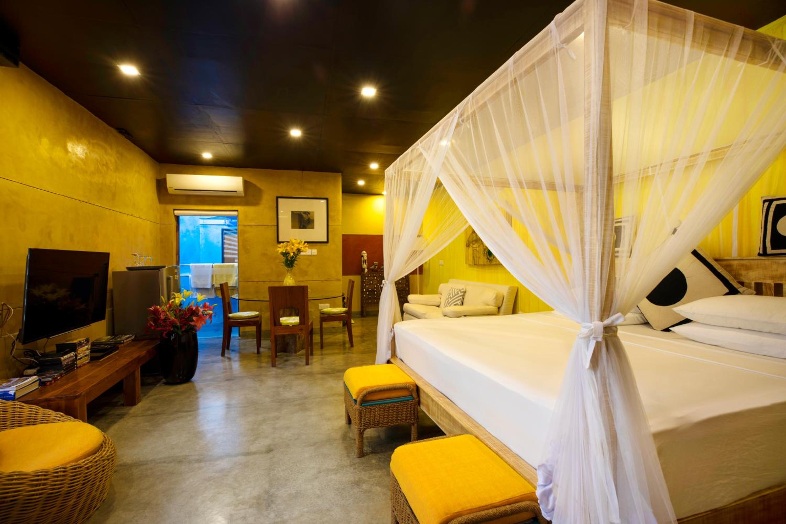 One-Bedroom Suite - Photo 8