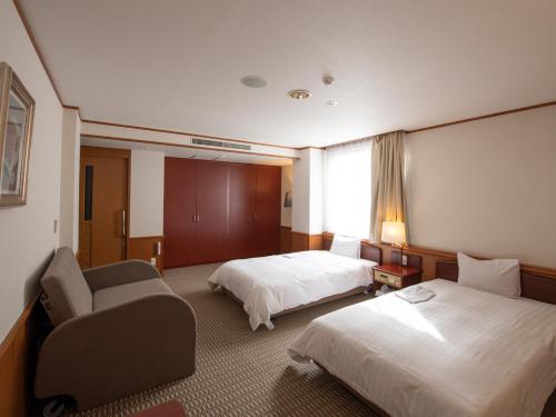 Twin Room with Extra Bed - Smoking photo 3