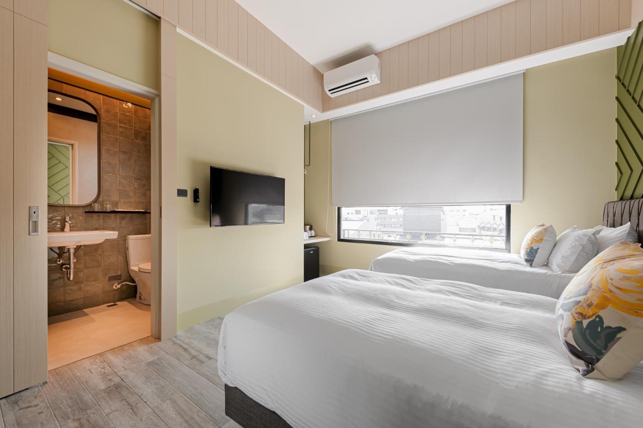 Standard Twin Room - Photo 3
