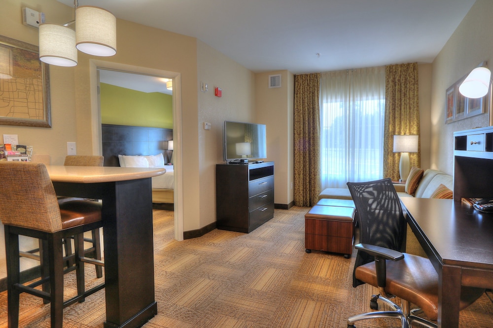 Suite, 1 Bedroom, Accessible, Kitchen (Mobility, Accessible Tub) photo 2