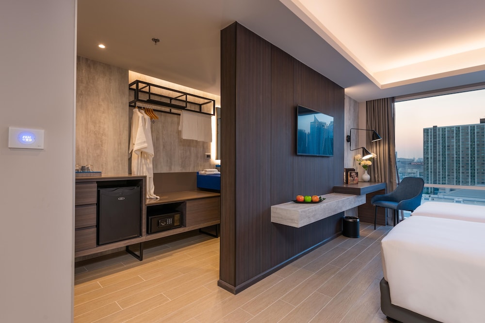 Grand Deluxe City View King Room photo 3