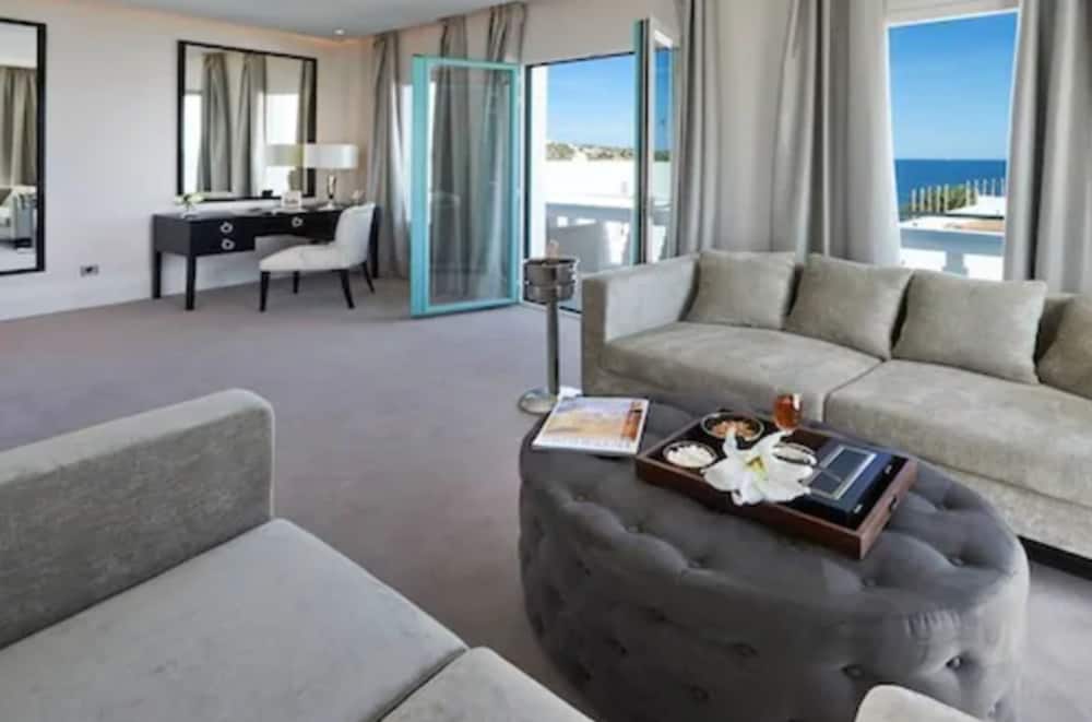 Suite, Balcony