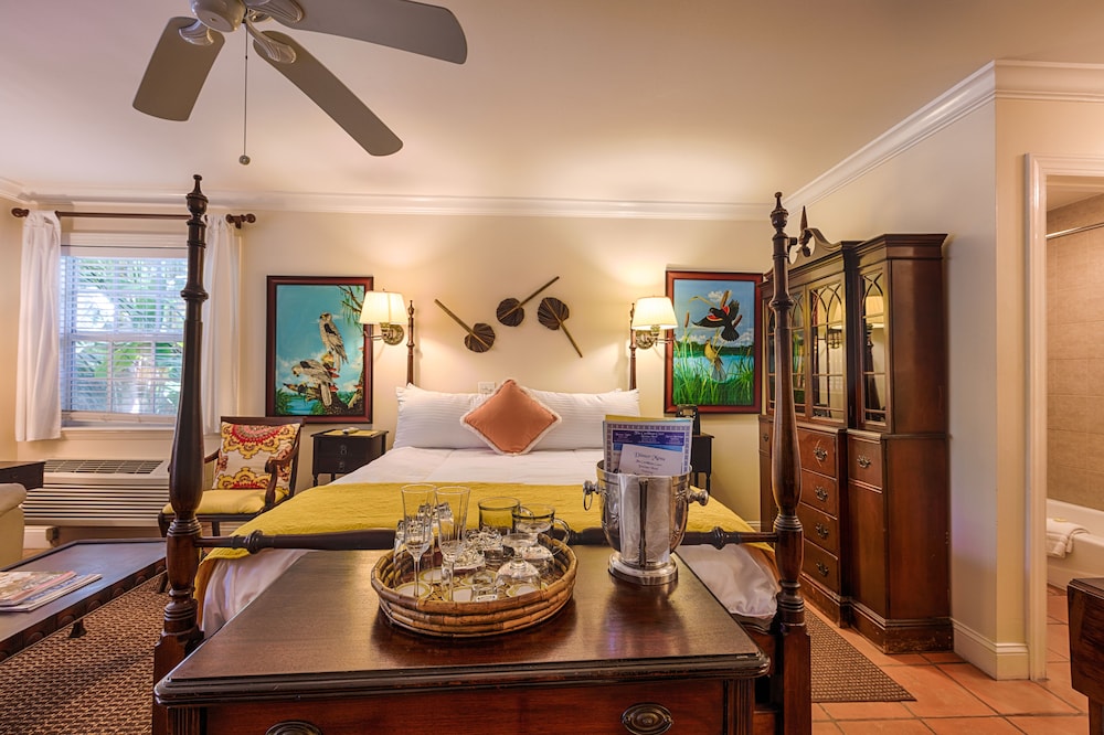 Deluxe Queen Room, First or Second Floor photo 1