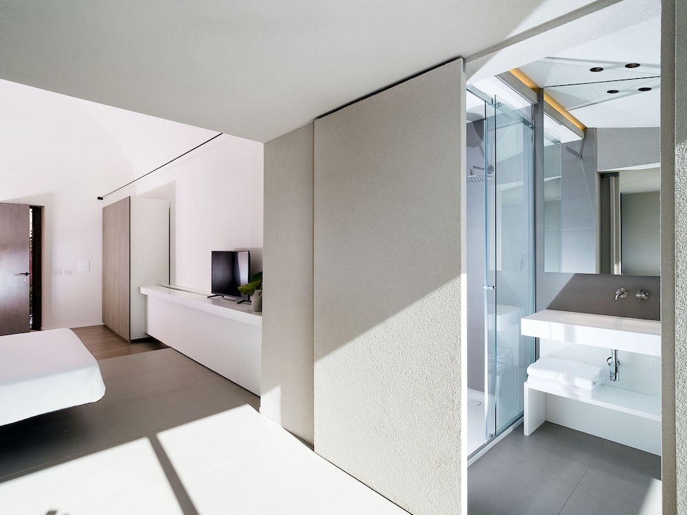 Design Double Room, 1 King Bed, Non Smoking, Garden View photo 2