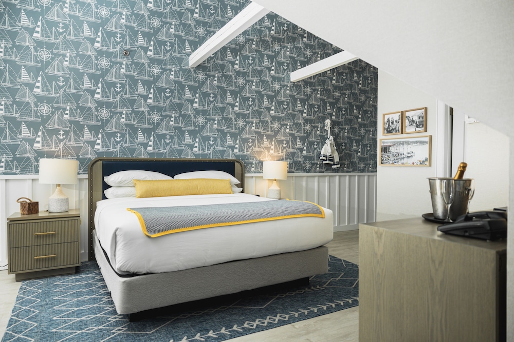 Standard Room, 1 King Bed, City View - Photo 1
