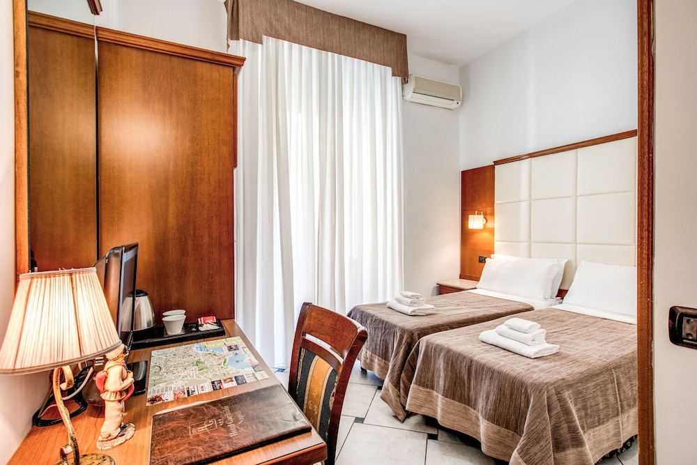 Standard Double or Twin Room - Photo 4