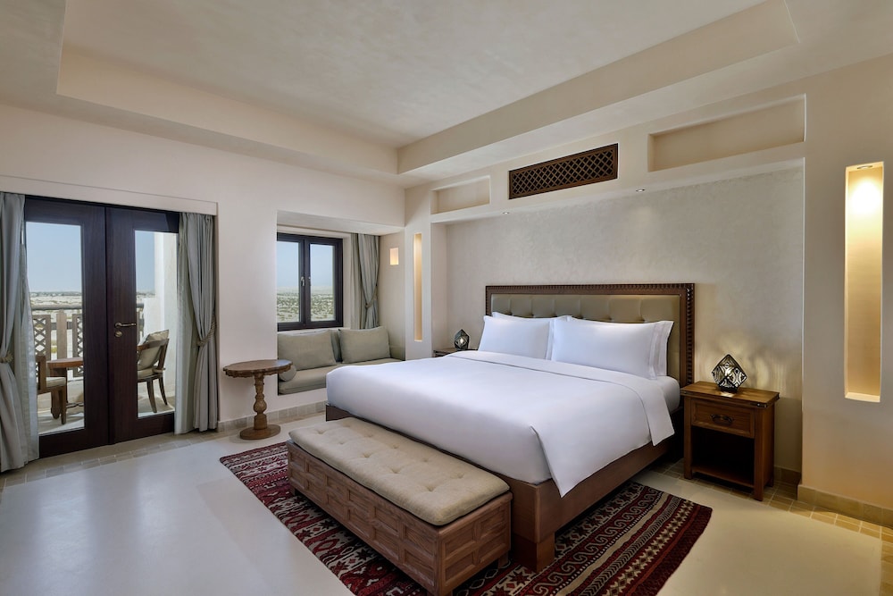 Deluxe Room, 1 King Bed, Balcony (View) photo 2