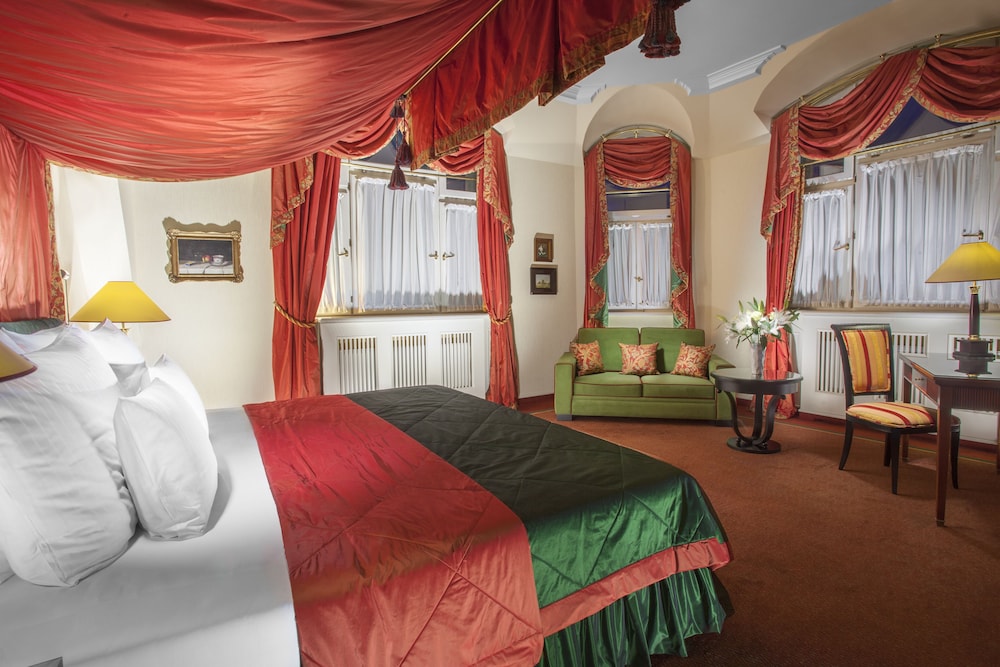 Art Nouveau Suite