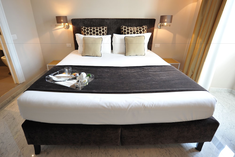 Standard Double Room, 1 Queen Bed (Piazza di Spagna) photo 3