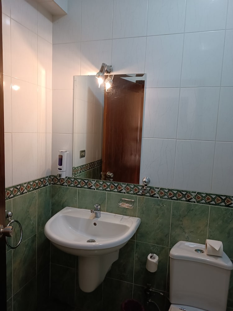 Standard Triple Room, City View - Photo 3