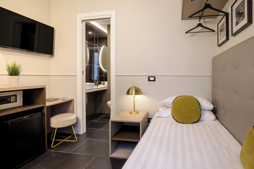 Standard Single Room (Via del Corso 81) (no breakfast)
