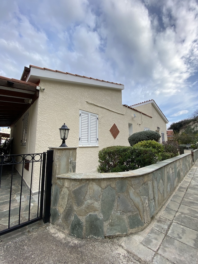 Villa photo 1