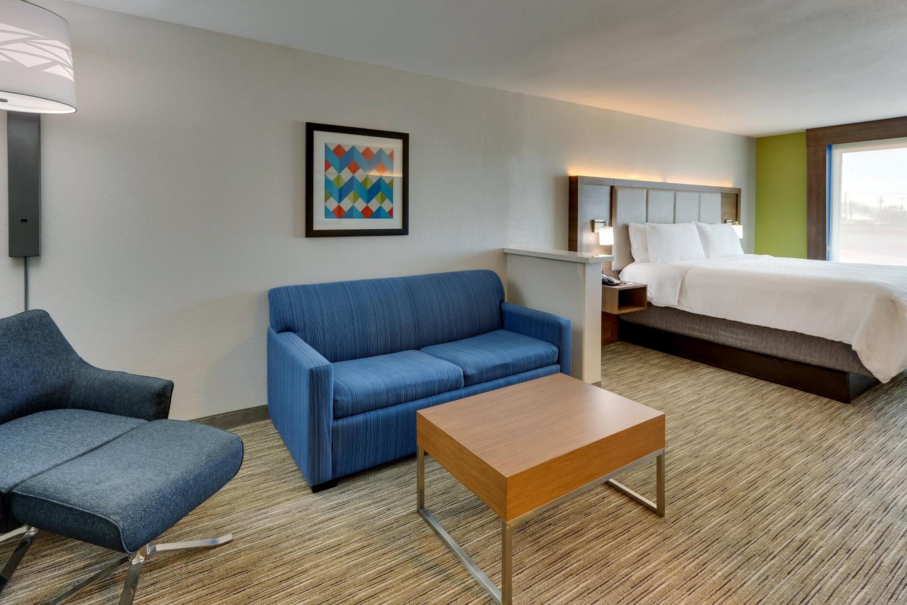 King Suite with Sofa Bed - Photo 4