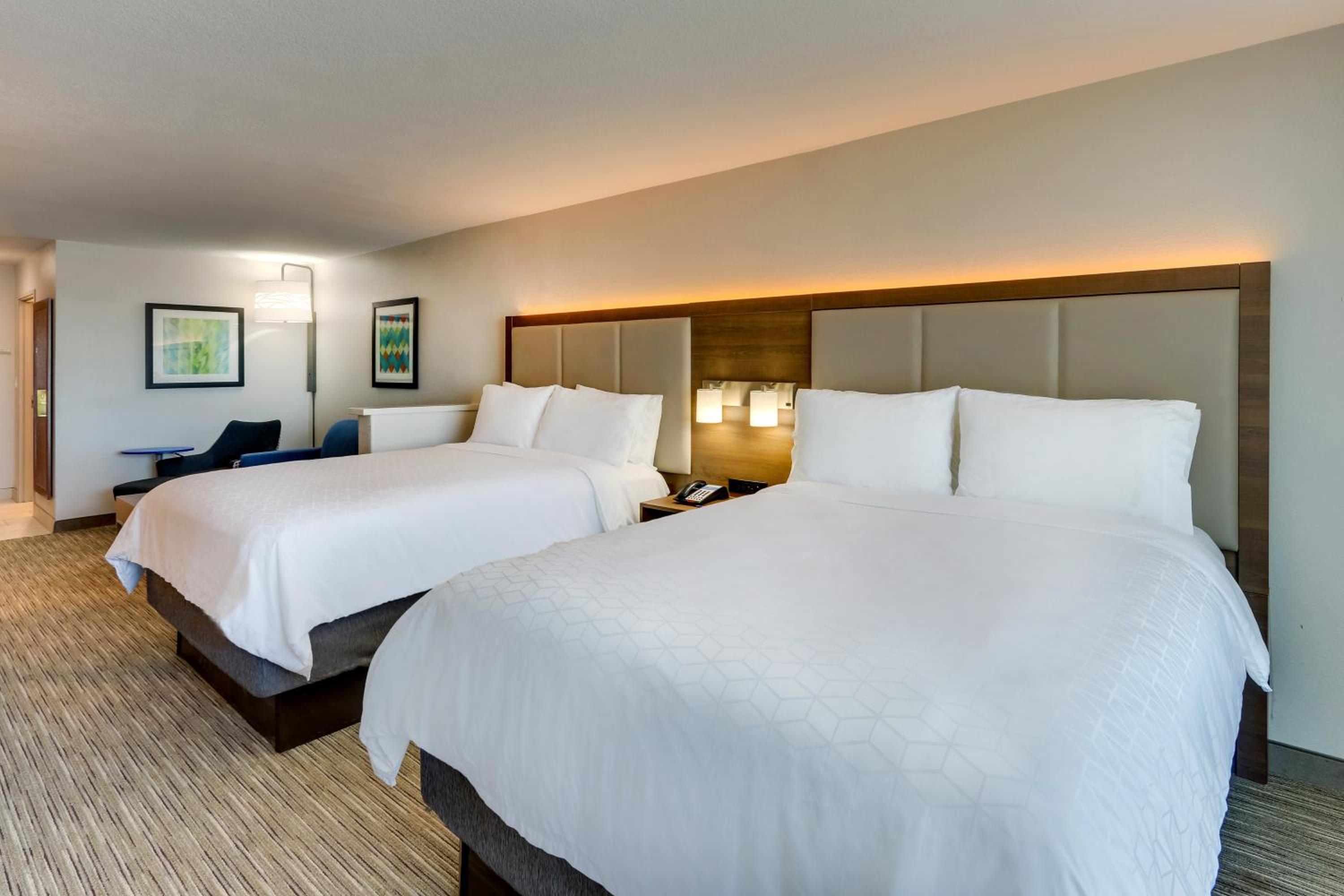 Two Single Beds Suite - Photo 2