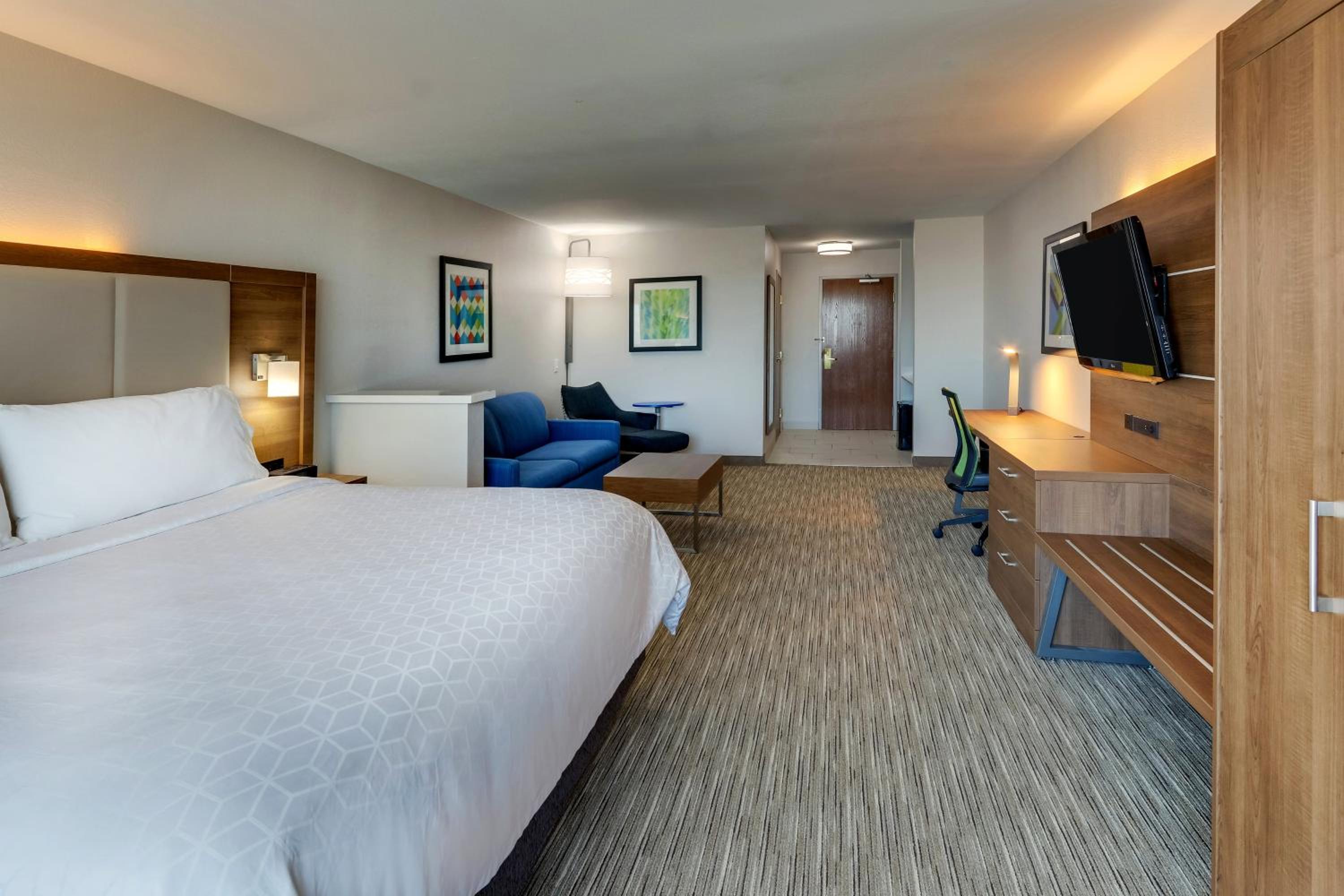 King Suite with Sofa Bed - Photo 5