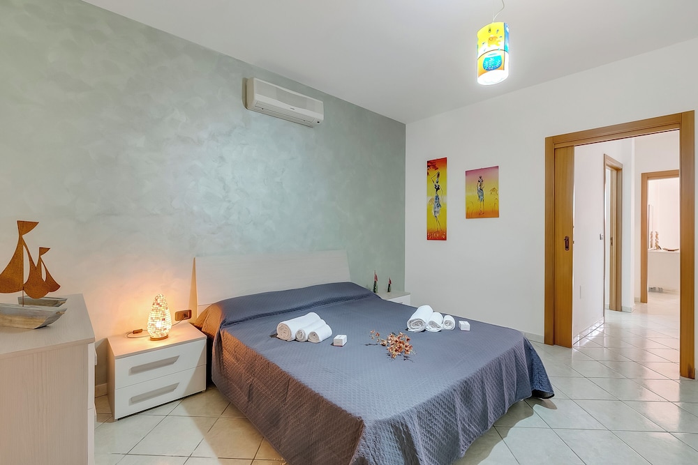 Family Apartment, Multiple Bedrooms (Riva Blu Apartment 4 Pool And Sea)