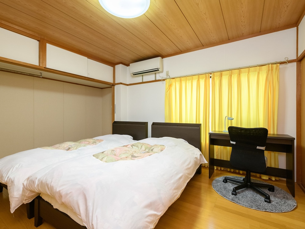 Twin Room with Shared Bathroom (Non-Smoking)