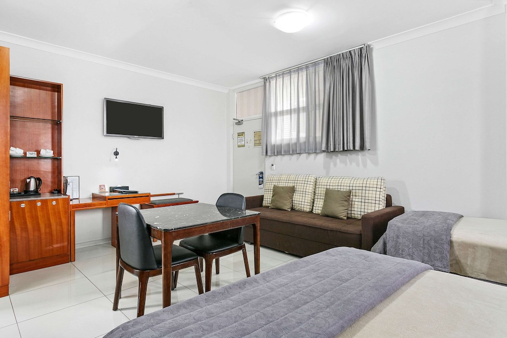 Family Room photo 3