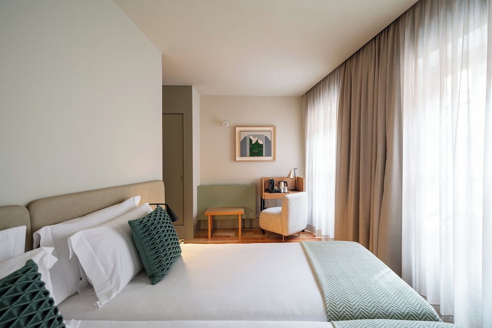 Twin Room, City View