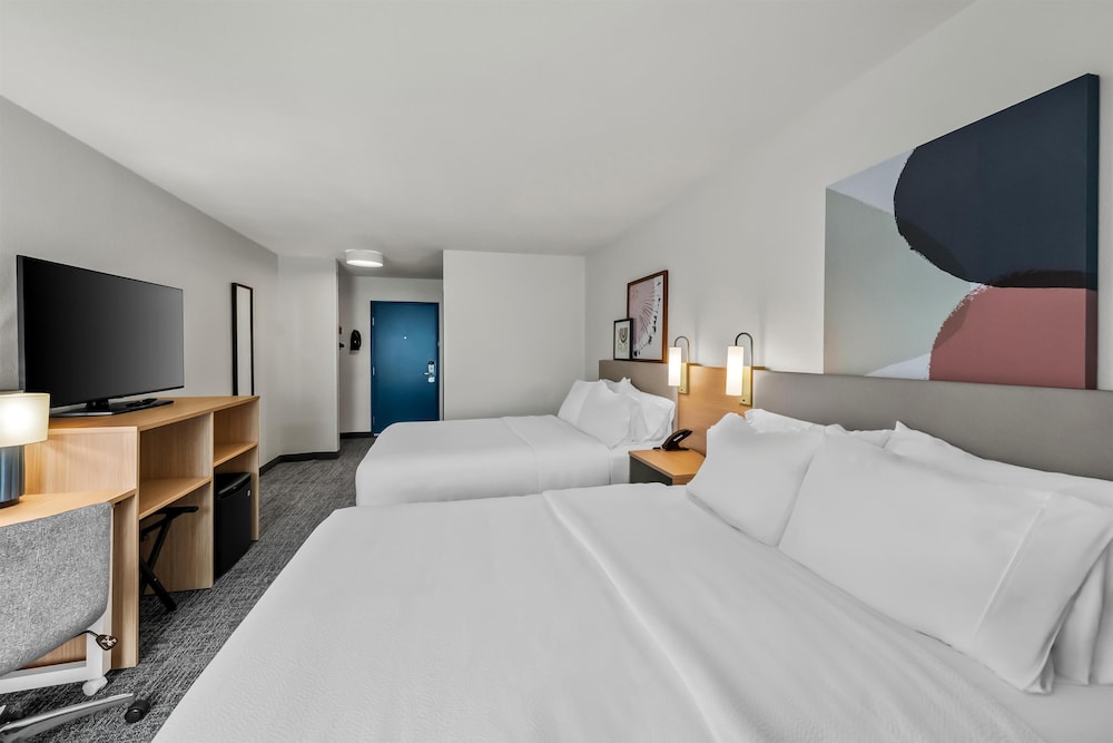 Room, 2 Queen Beds - Photo 4