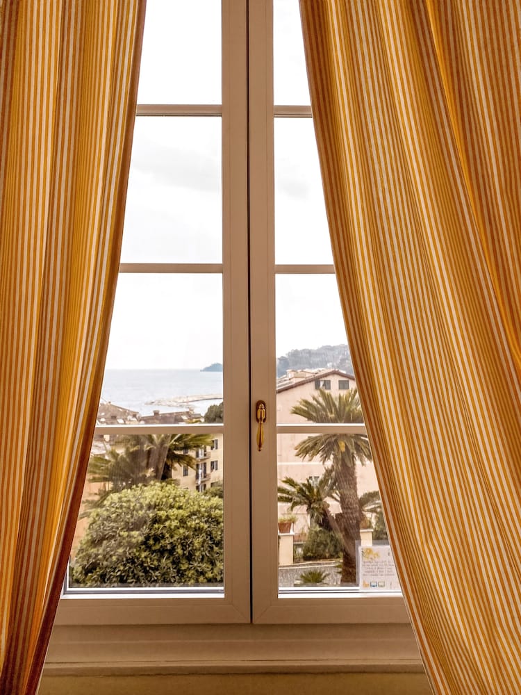 Junior Suite, 1 King Bed, Non Smoking, Sea View photo 2