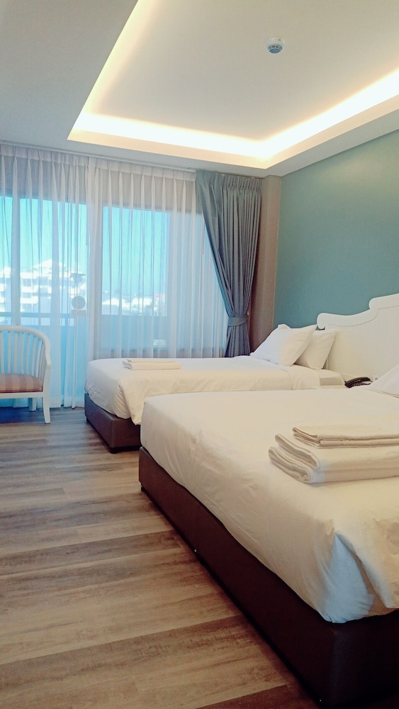 Grand Deluxe Room - Photo 4