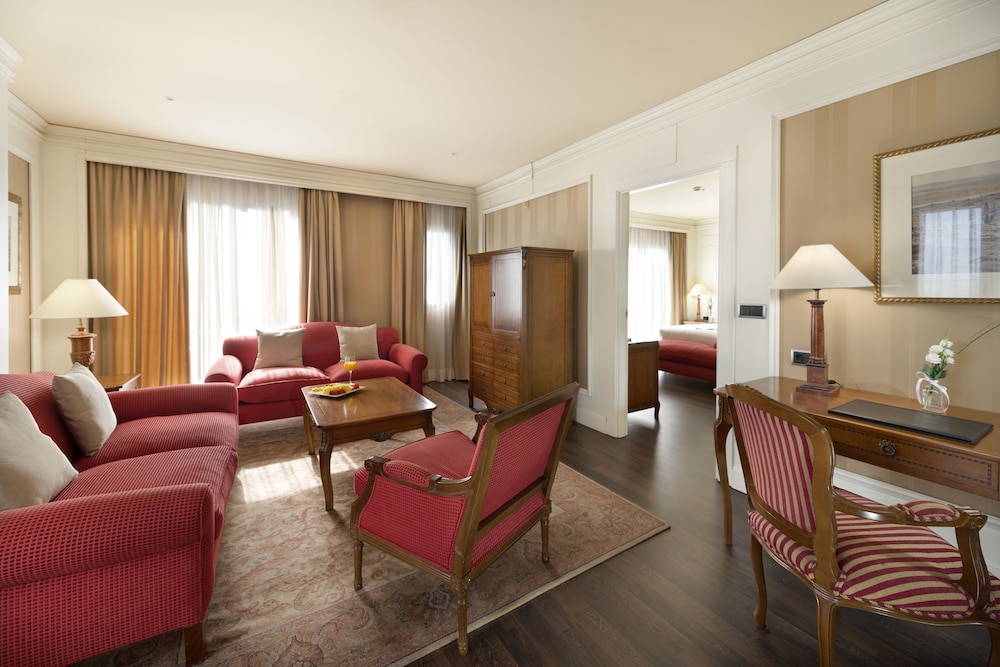 Junior Suite (Premier, Giralda view + extra bed)
