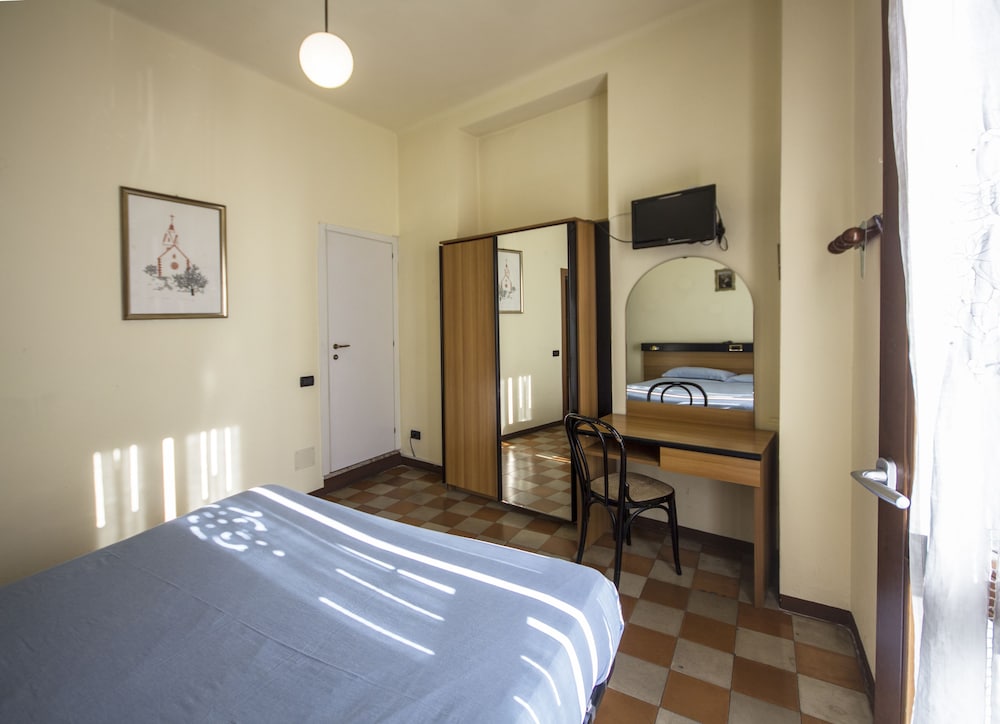 Double or Twin Room photo 3