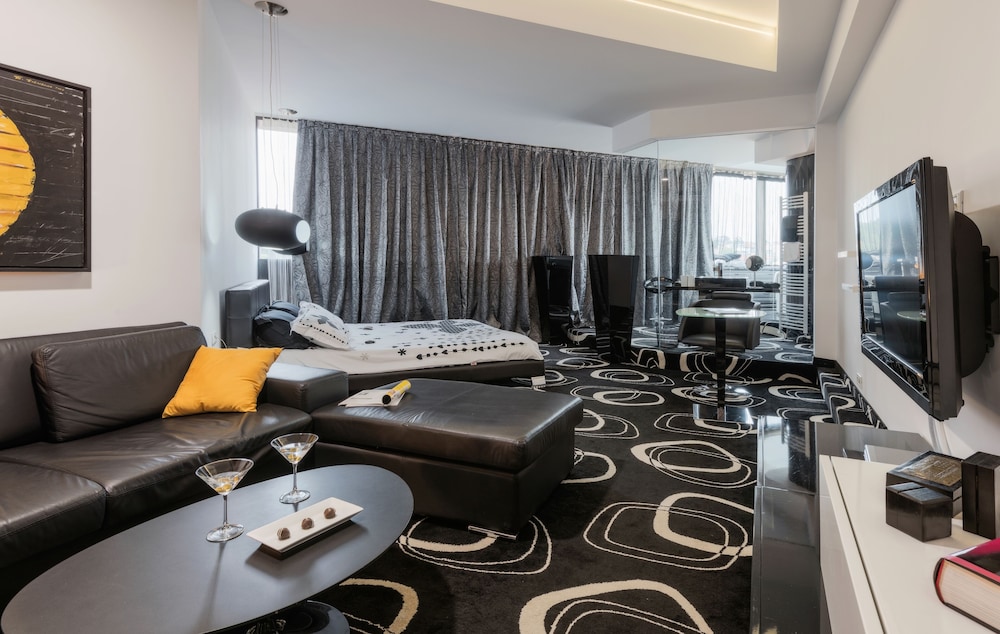 Panoramic Apartment, City View