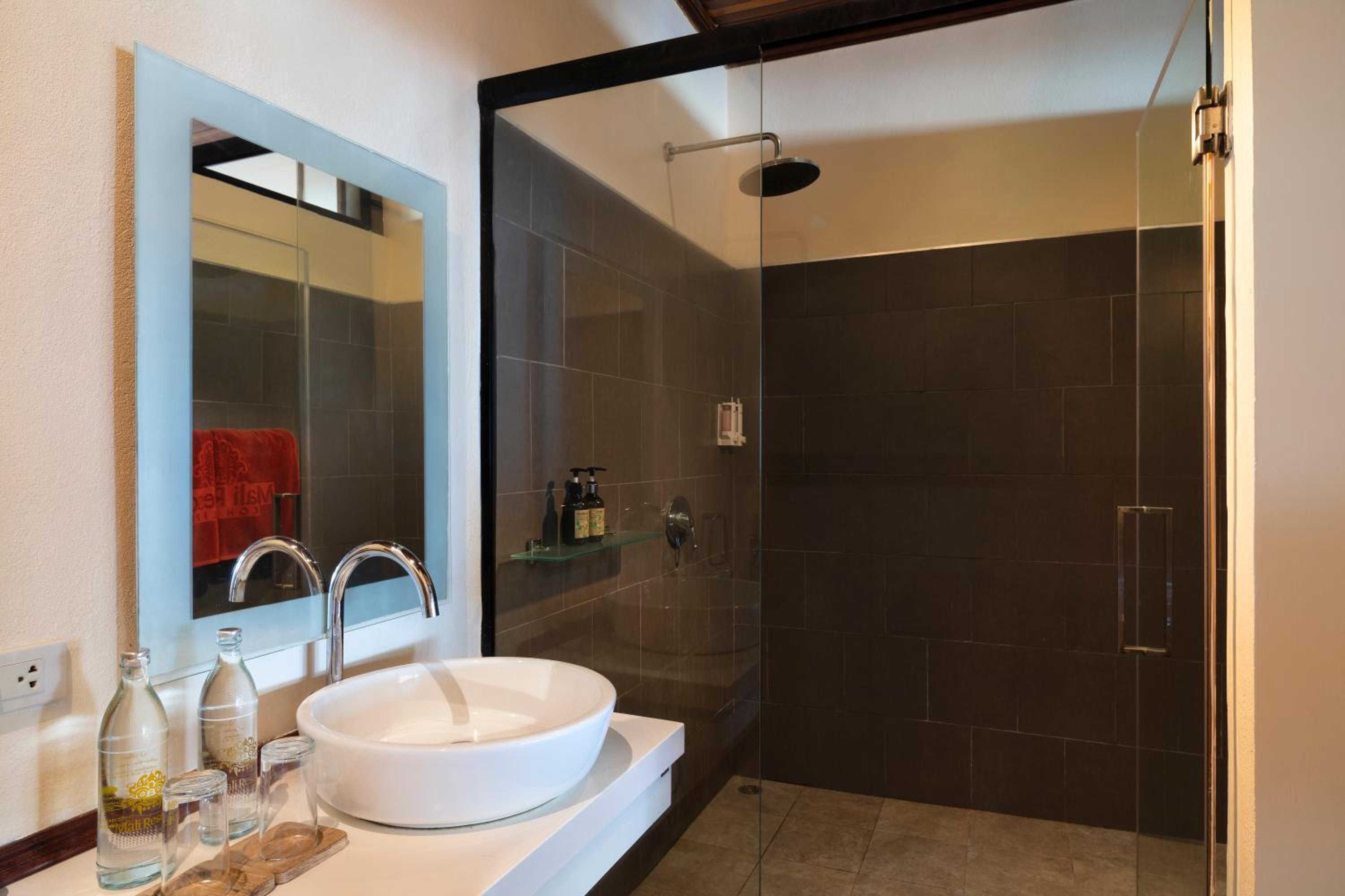 Beachfront Standard Suite - Photo 2