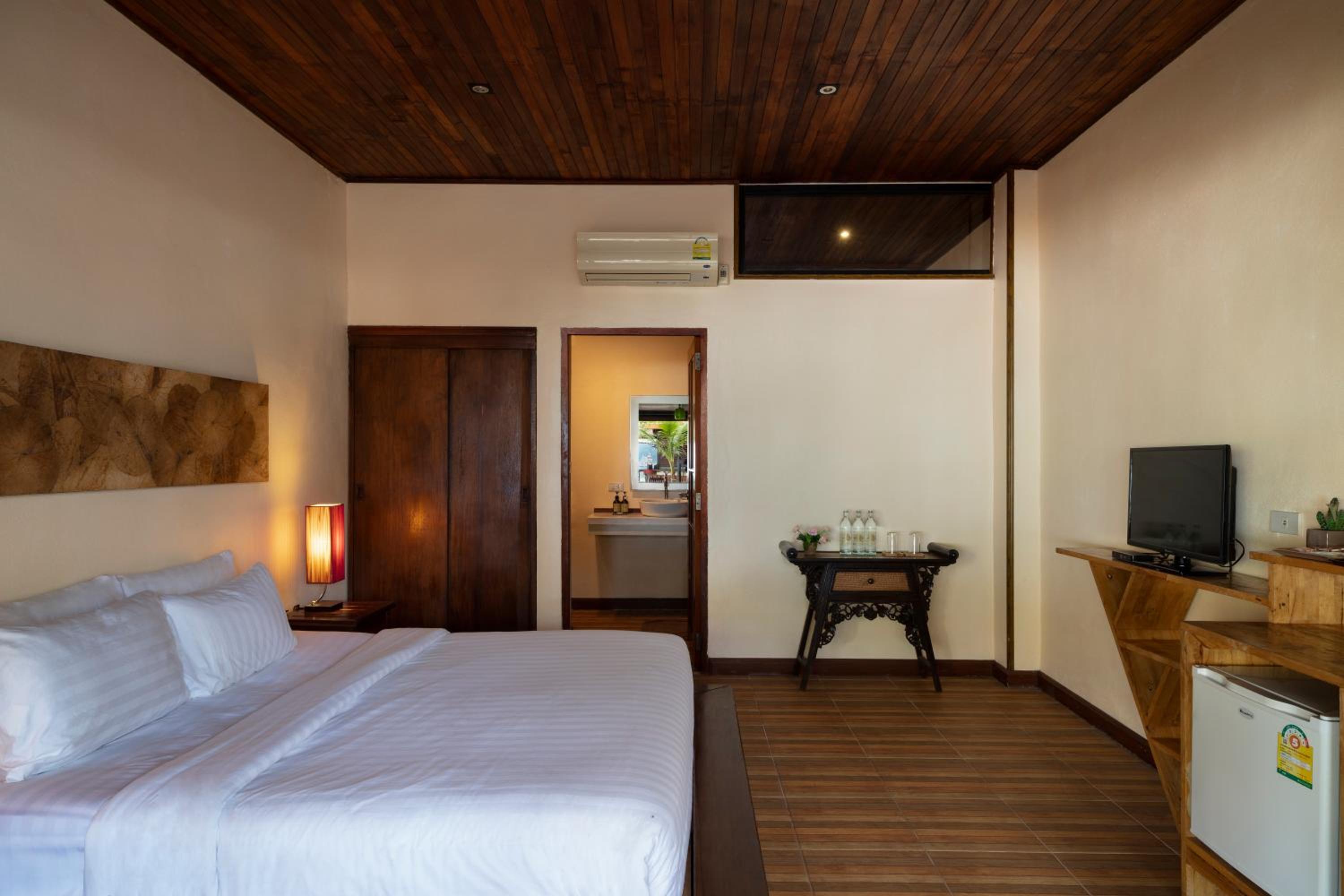 Beachfront Standard Suite - Photo 1