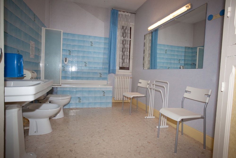Standard Double Room, Bathtub photo 2