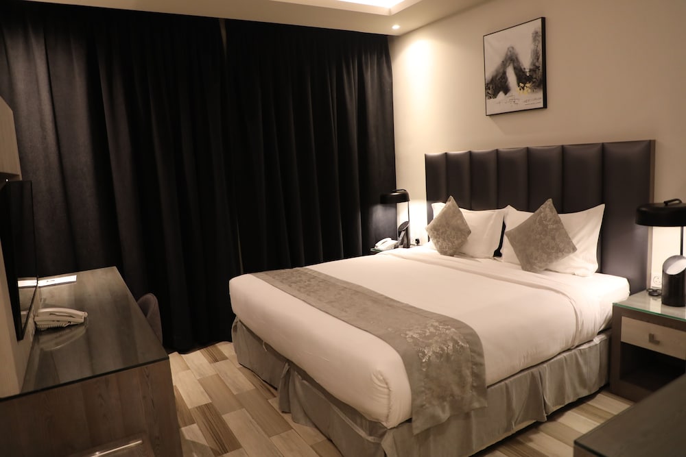 Standard Room, 1 King Bed photo 1