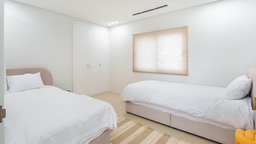 Basic Room, 2 Bedrooms (stayeden dull (Pets not allowed)) - Photo 12