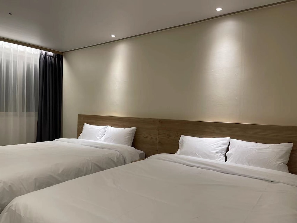 Basic Quadruple Room - Photo 3