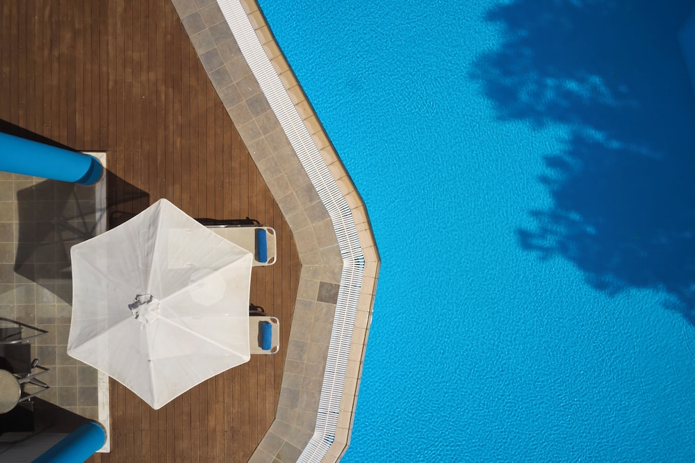 Classic Room Swim Up thumbnail 5