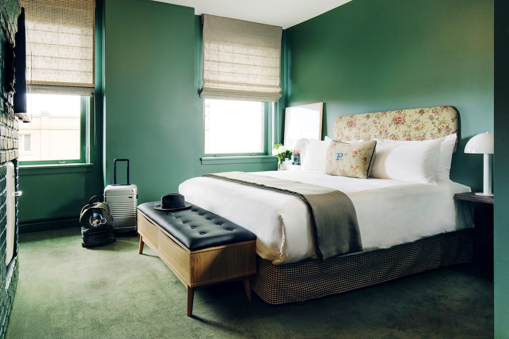 Deluxe Room, 1 King Bed (The Deluxe King)