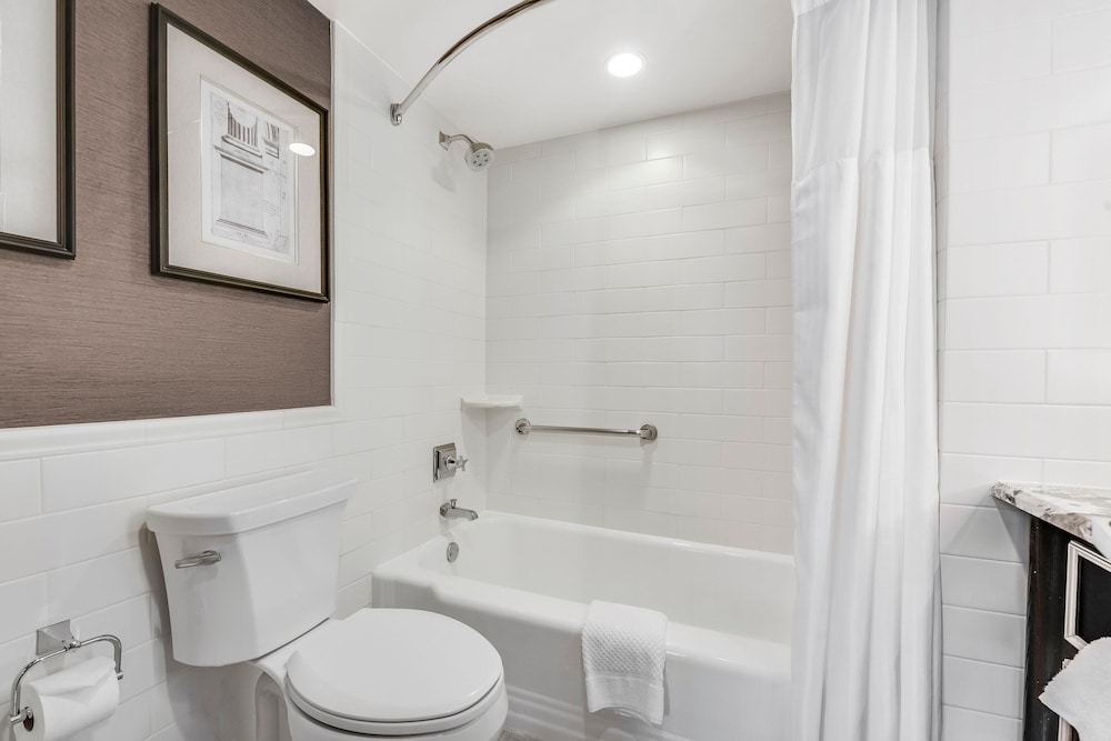 Junior Suite, 1 King Bed, City View - Photo 4