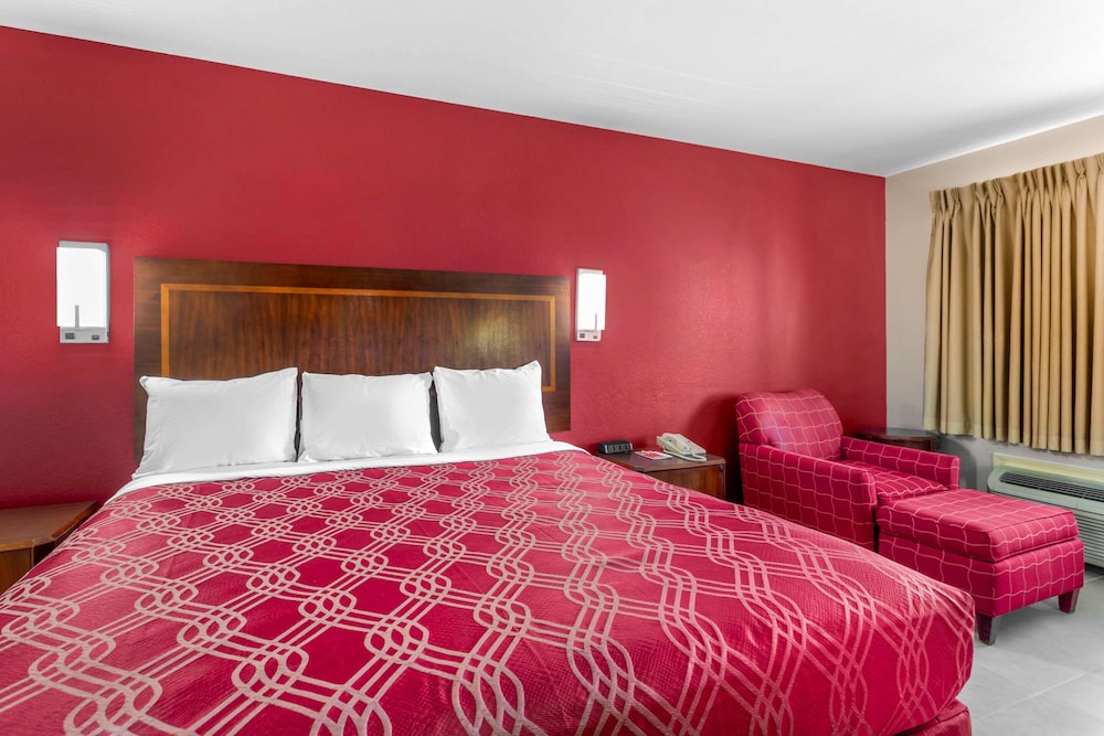 Standard Room, 1 King Bed, Non Smoking - Photo 17
