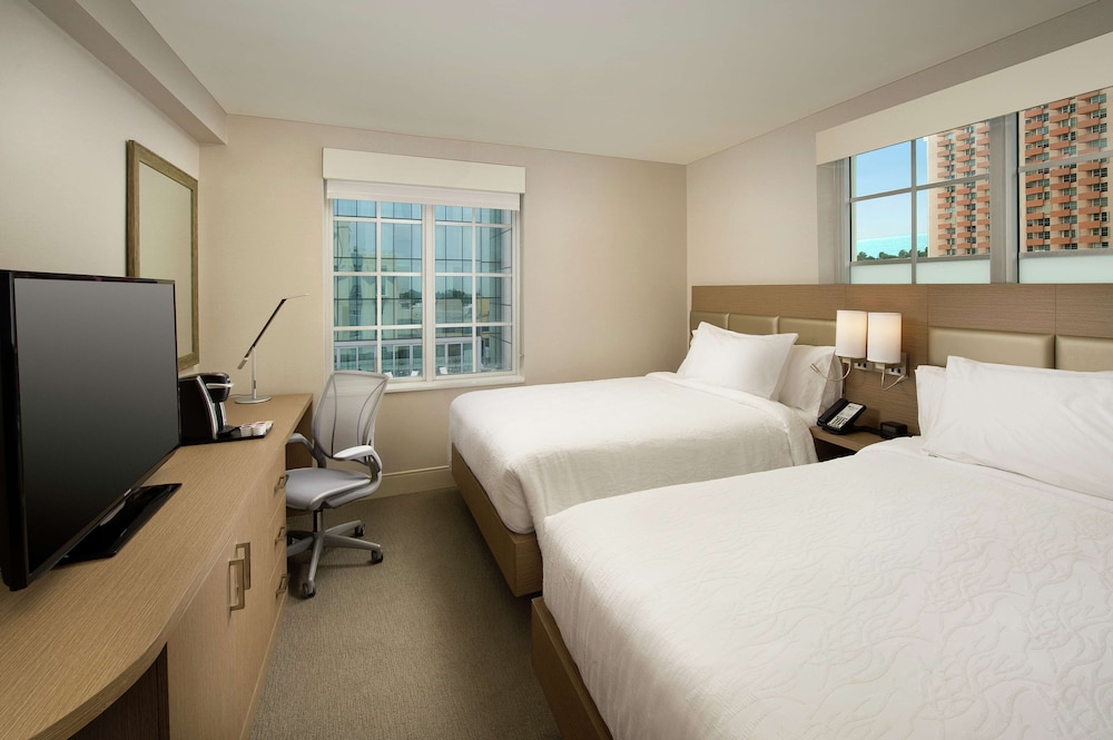 Room, 2 Queen Beds, Accessible (Roll-In Shower)