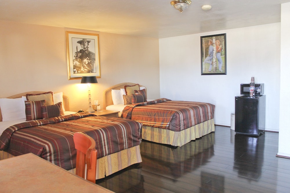 Design Room, 2 Queen Beds photo 3