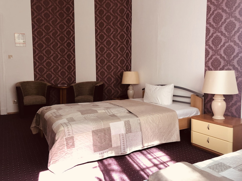 Basic Double room with Shared Toilet photo 2