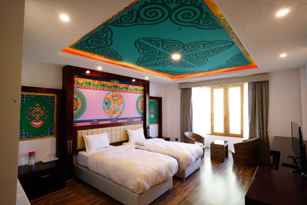 Deluxe Room - Photo 9