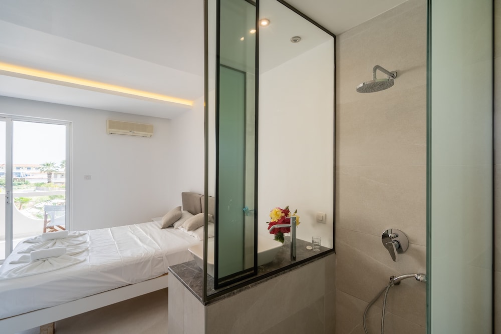 Deluxe Double Room, Pool View - Photo 3